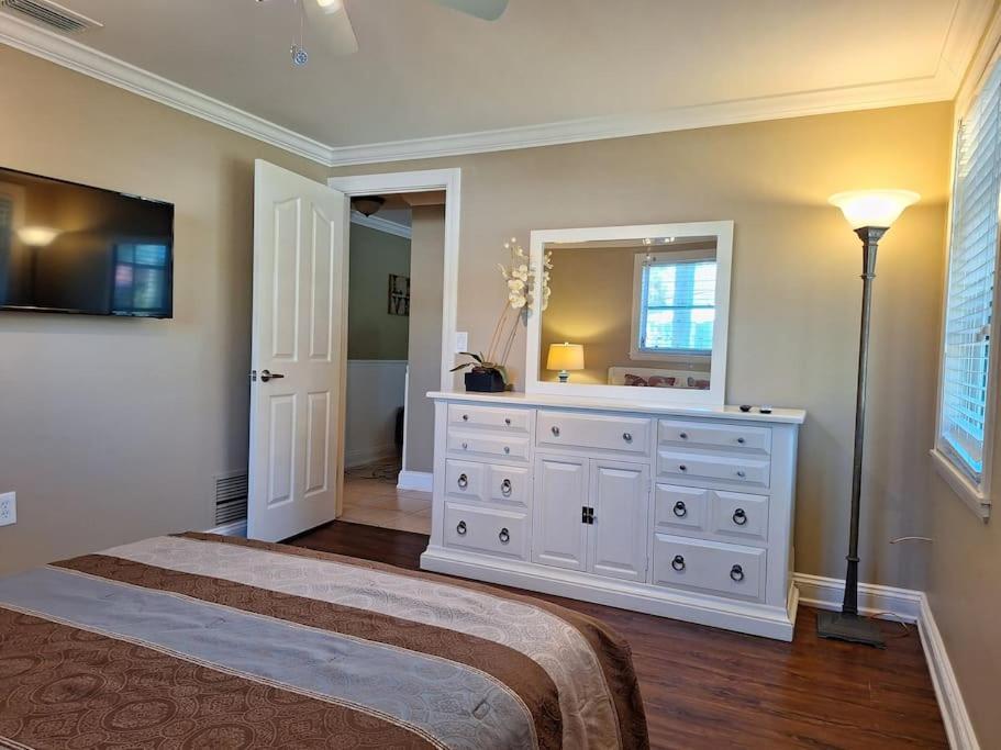 Vacation Home On Alligator Drive Woodmere Esterno foto