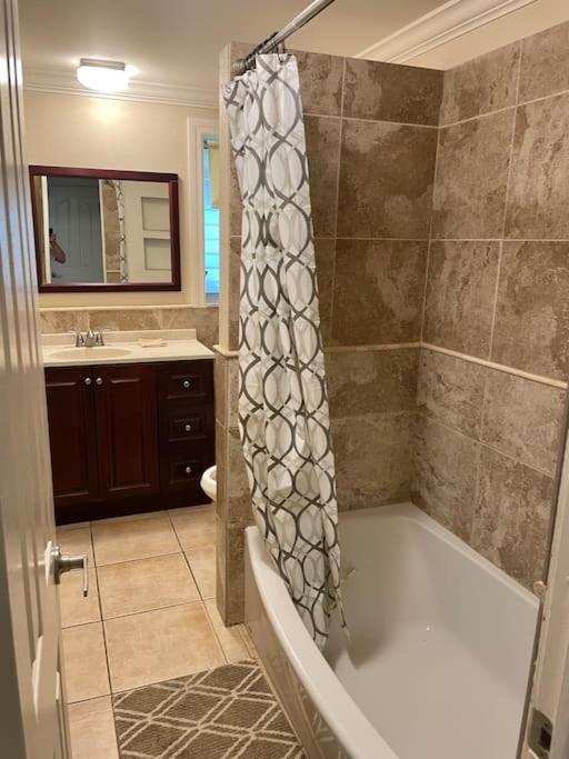 Vacation Home On Alligator Drive Woodmere Esterno foto