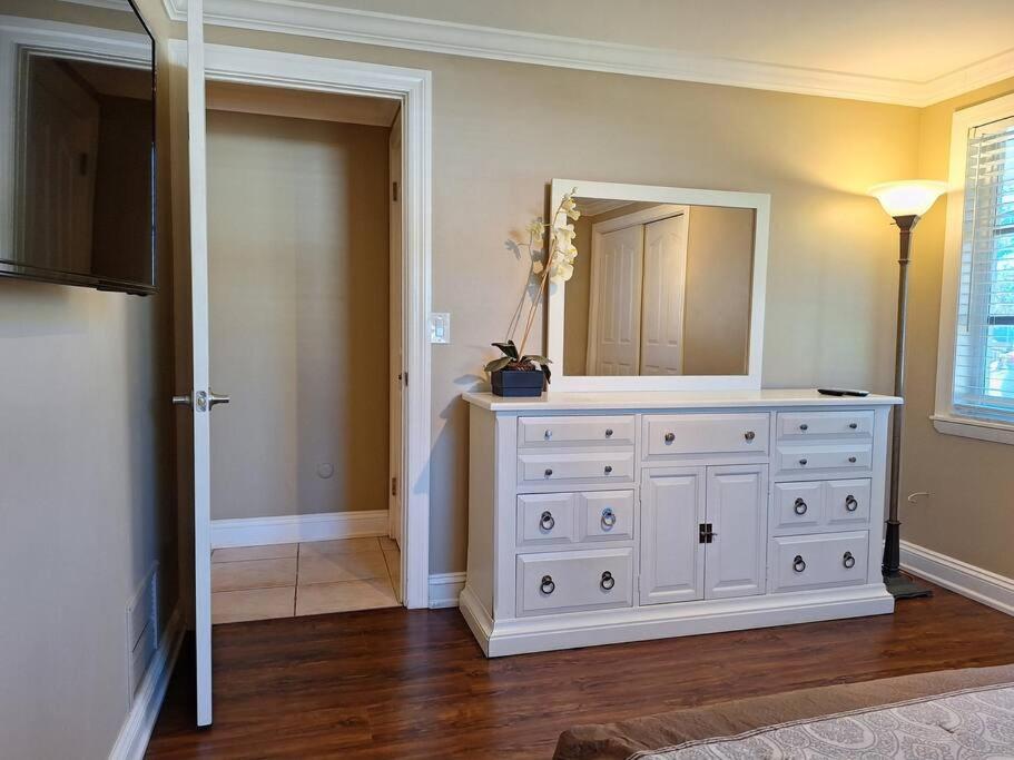 Vacation Home On Alligator Drive Woodmere Esterno foto