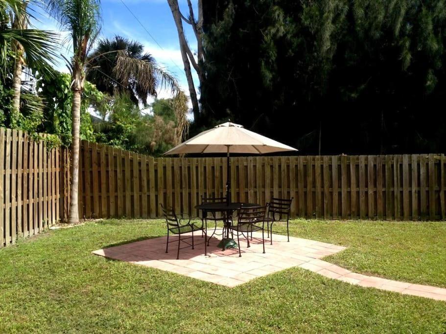 Vacation Home On Alligator Drive Woodmere Esterno foto