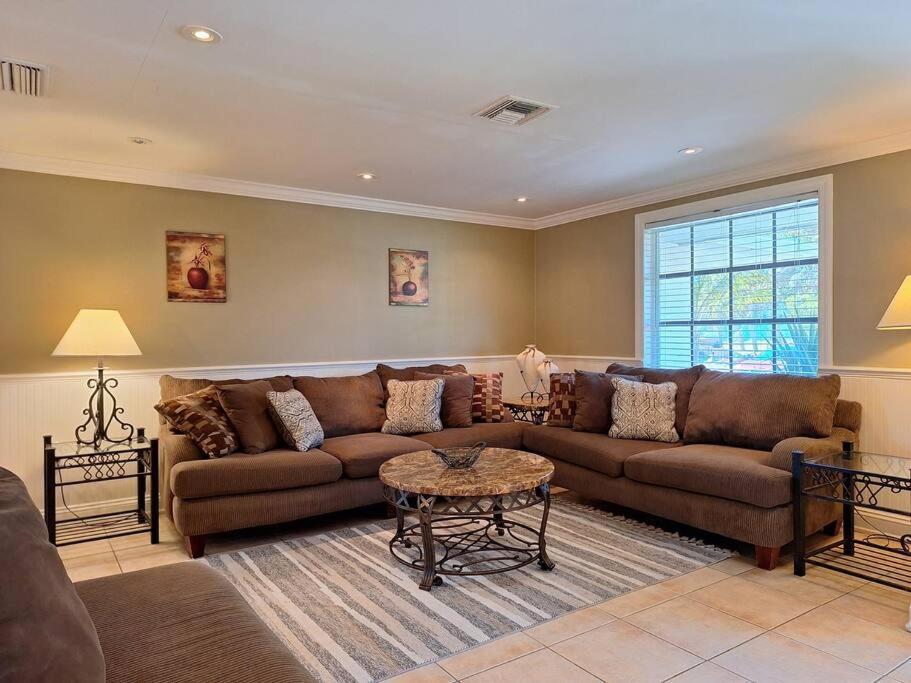 Vacation Home On Alligator Drive Woodmere Esterno foto